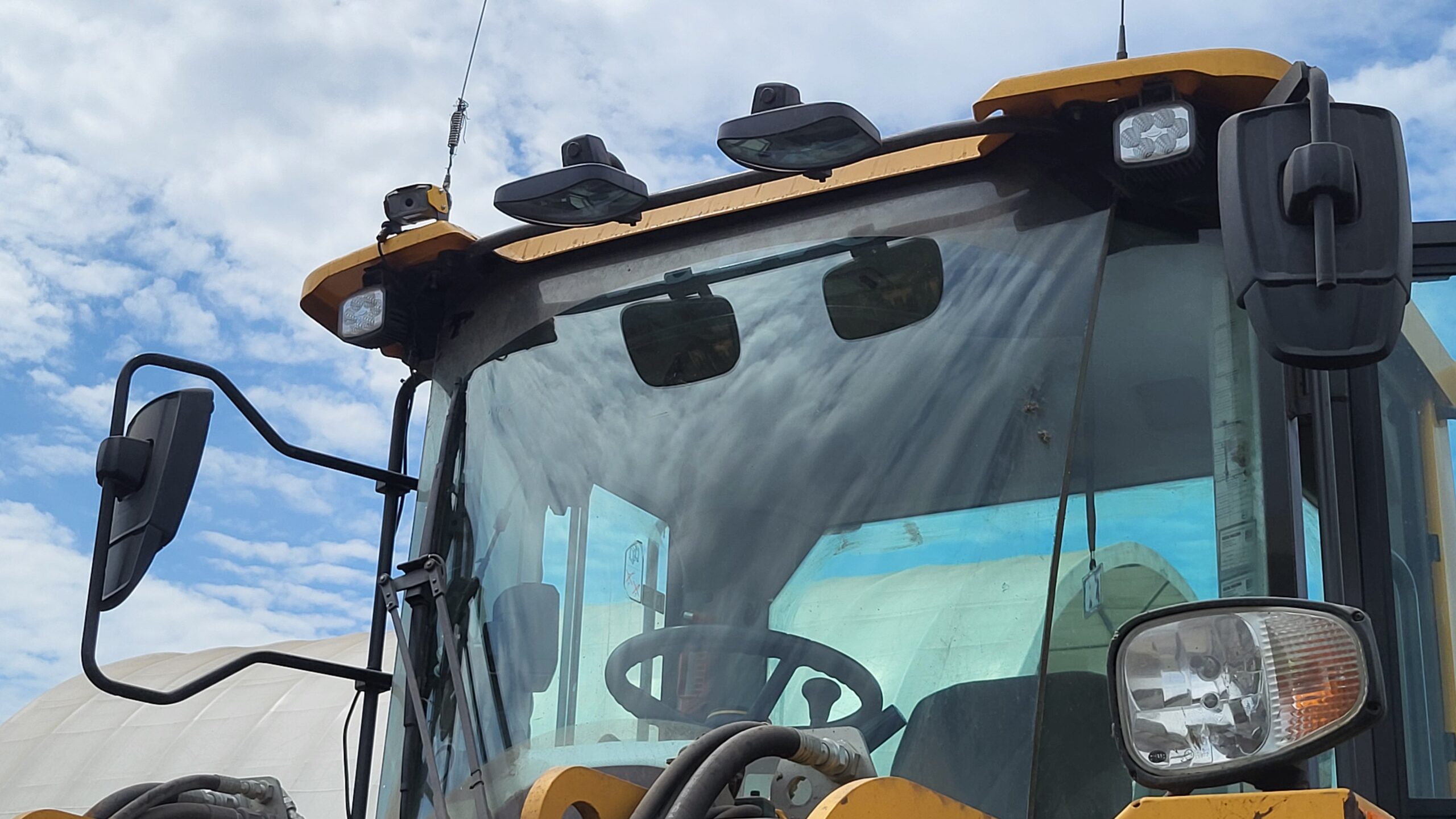 System detekcji pieszych AI dla ładowarek VOLVO L110H